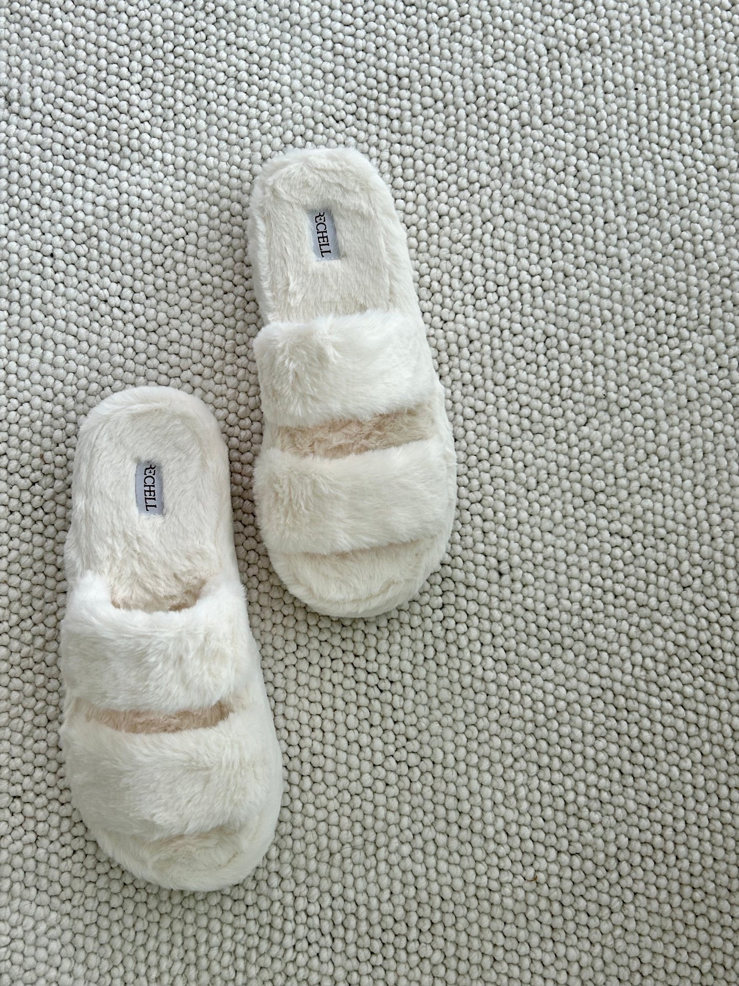 THE COZY SLIPPERS - WHITE