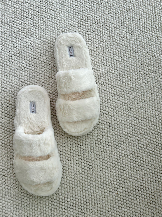 THE COZY SLIPPERS - WHITE